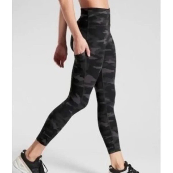 Athleta Womens XS Ultimate Stash Pocket 7/8 Camo Tight SuperSonic Black - Picture 1 of 10